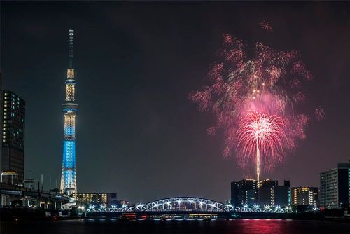  【2025年】隅田川花火大会はいつ？都心開催花火の魅力や注意点、おすすめのホテルを紹介